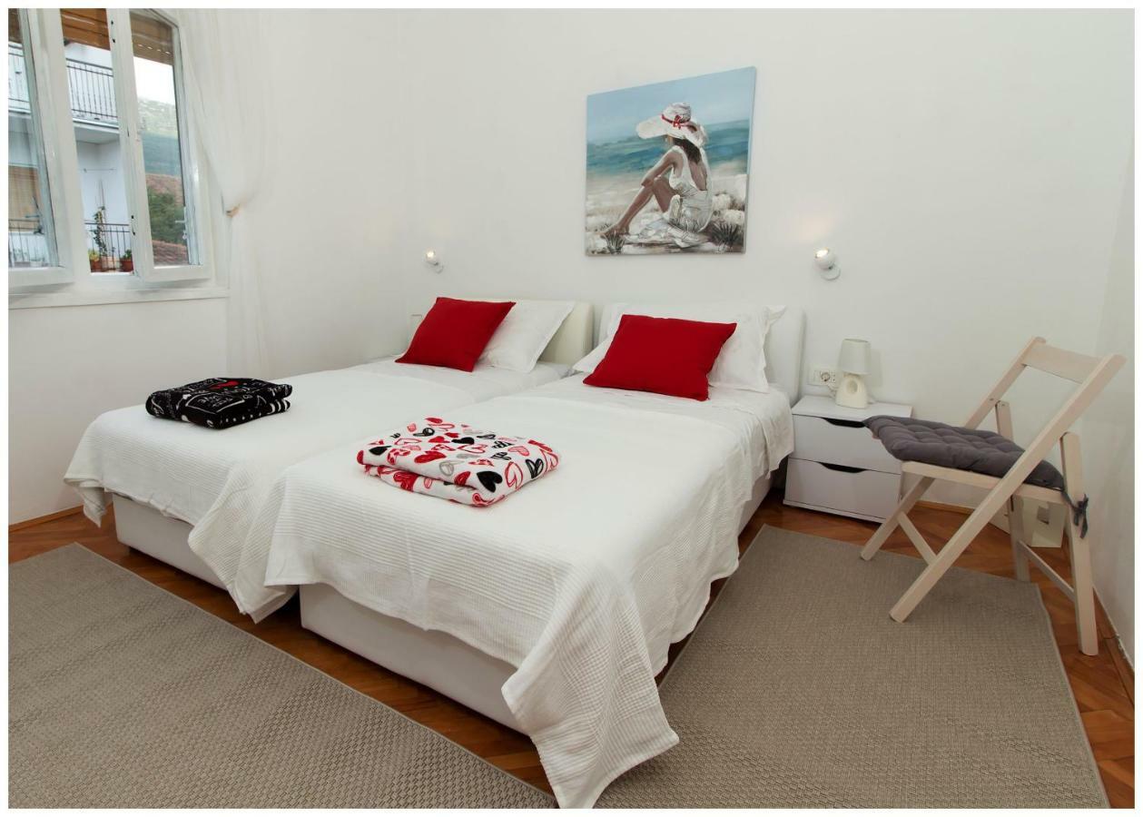 Large Apartment Between Split And Trogir Kastela Dış mekan fotoğraf