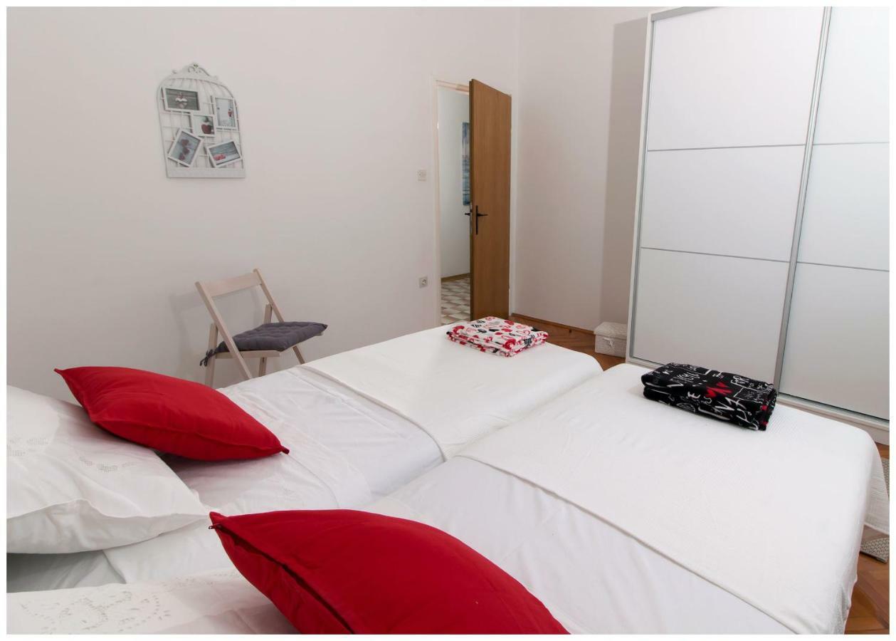 Large Apartment Between Split And Trogir Kastela Dış mekan fotoğraf