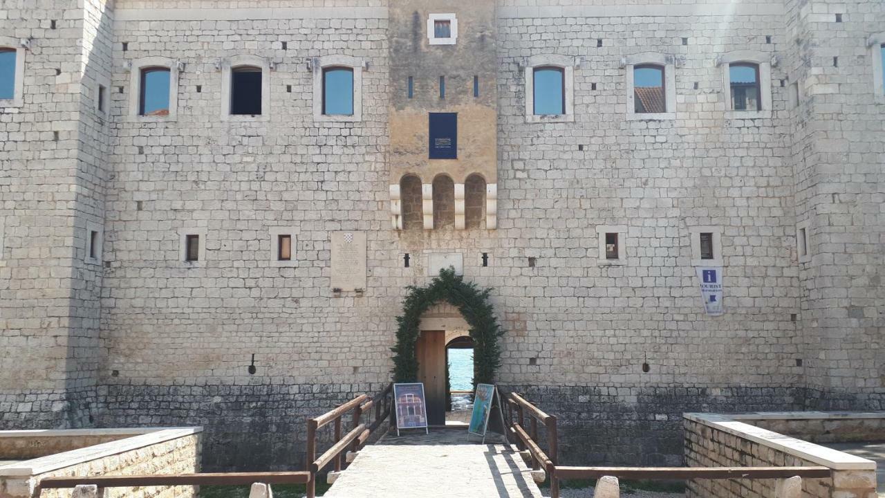 Large Apartment Between Split And Trogir Kastela Dış mekan fotoğraf